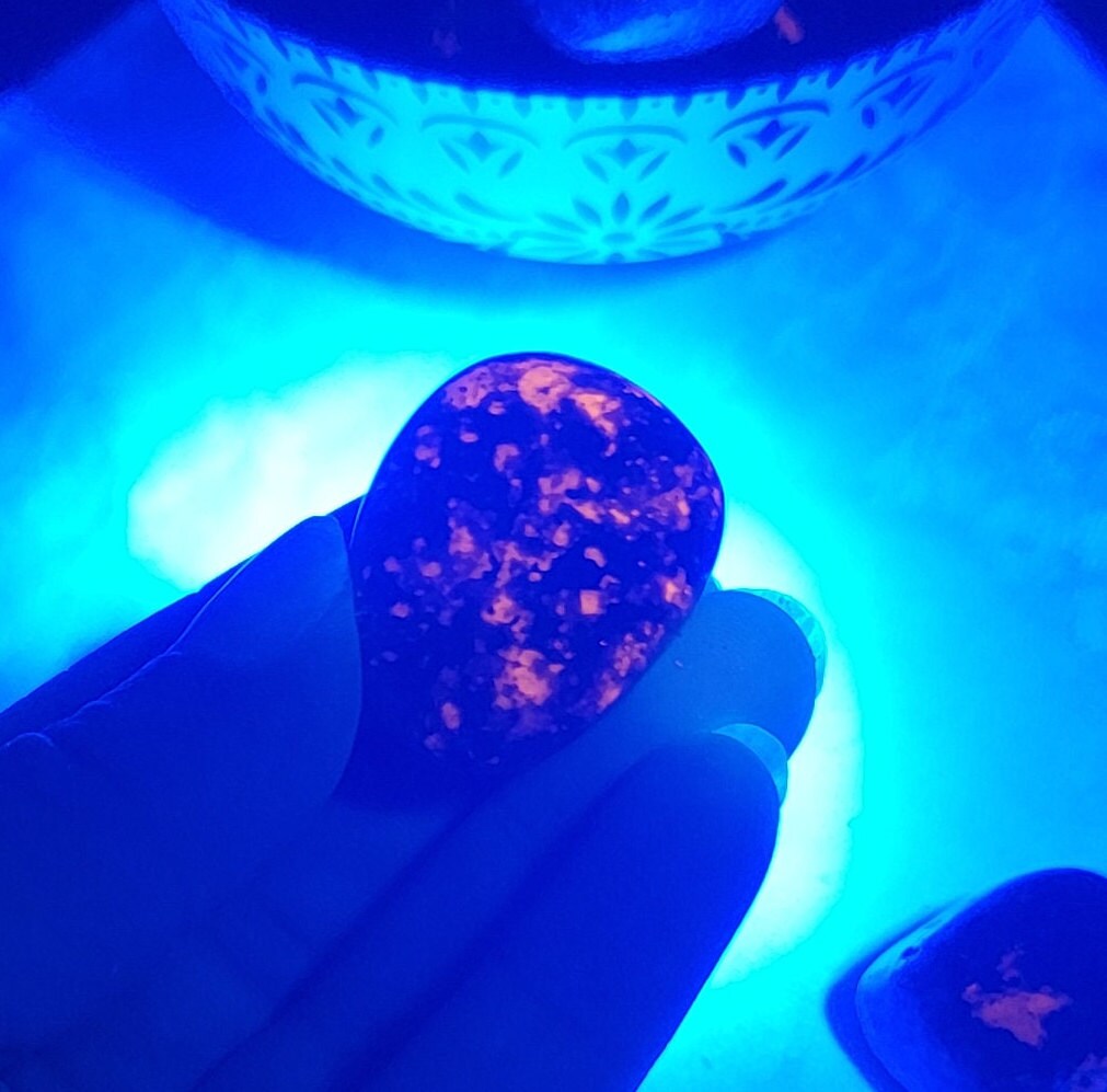 Yooperlite (Fireworks Stone) Tumbled Stone 1 pound bag (Approx. 1" - 1 1/2" ea.) Wholesale WT-0148