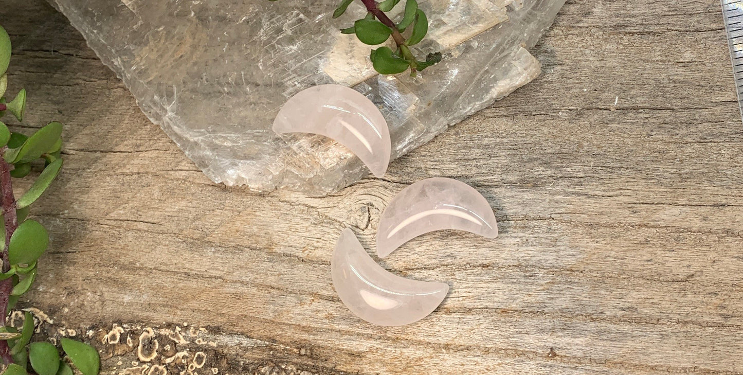 Rose Quartz Carved Moon (Approx 1 1/8" Long) 0086