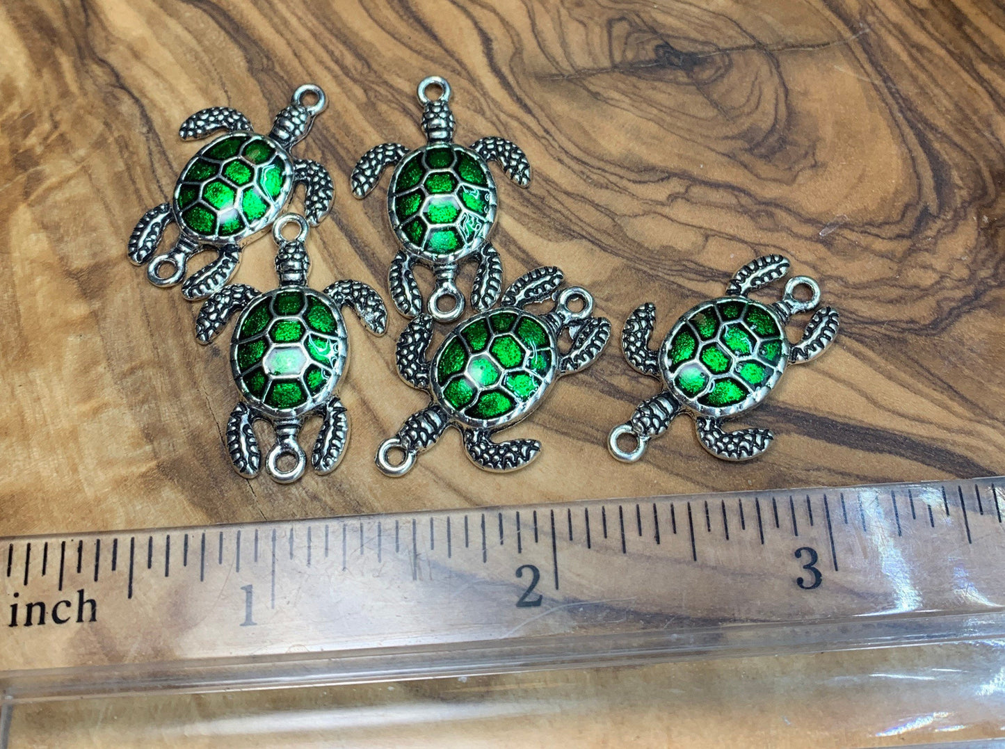 Green Linking Turtle Pendant Silver Alloy 0643