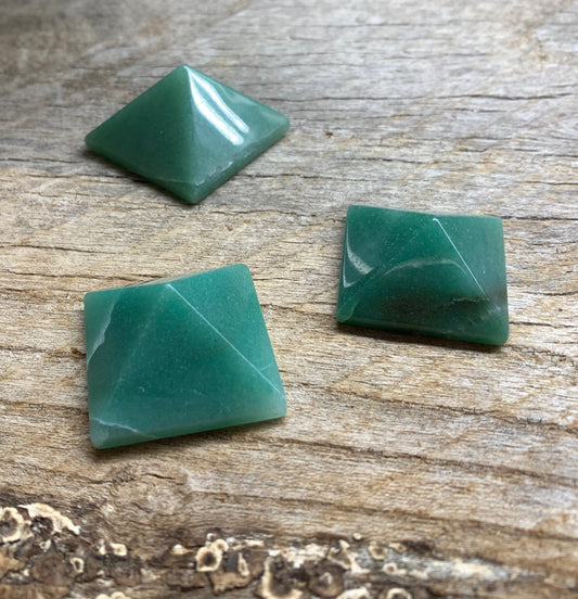 Green Aventurine Pyramid 0341 (1”- 1 3/4”)