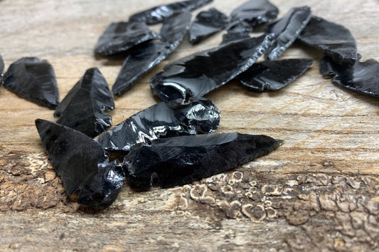 Obsidian Knapped Obsidian Arrowhead 1372 (Approx. 1”- 1 1/2”)