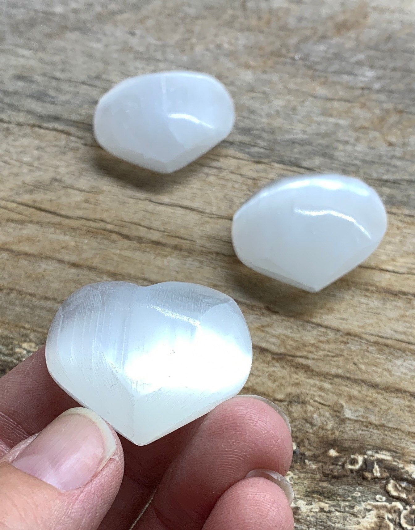 Selenite Heart G-0017 (Small Approx. 1”- 1 1/2”)
