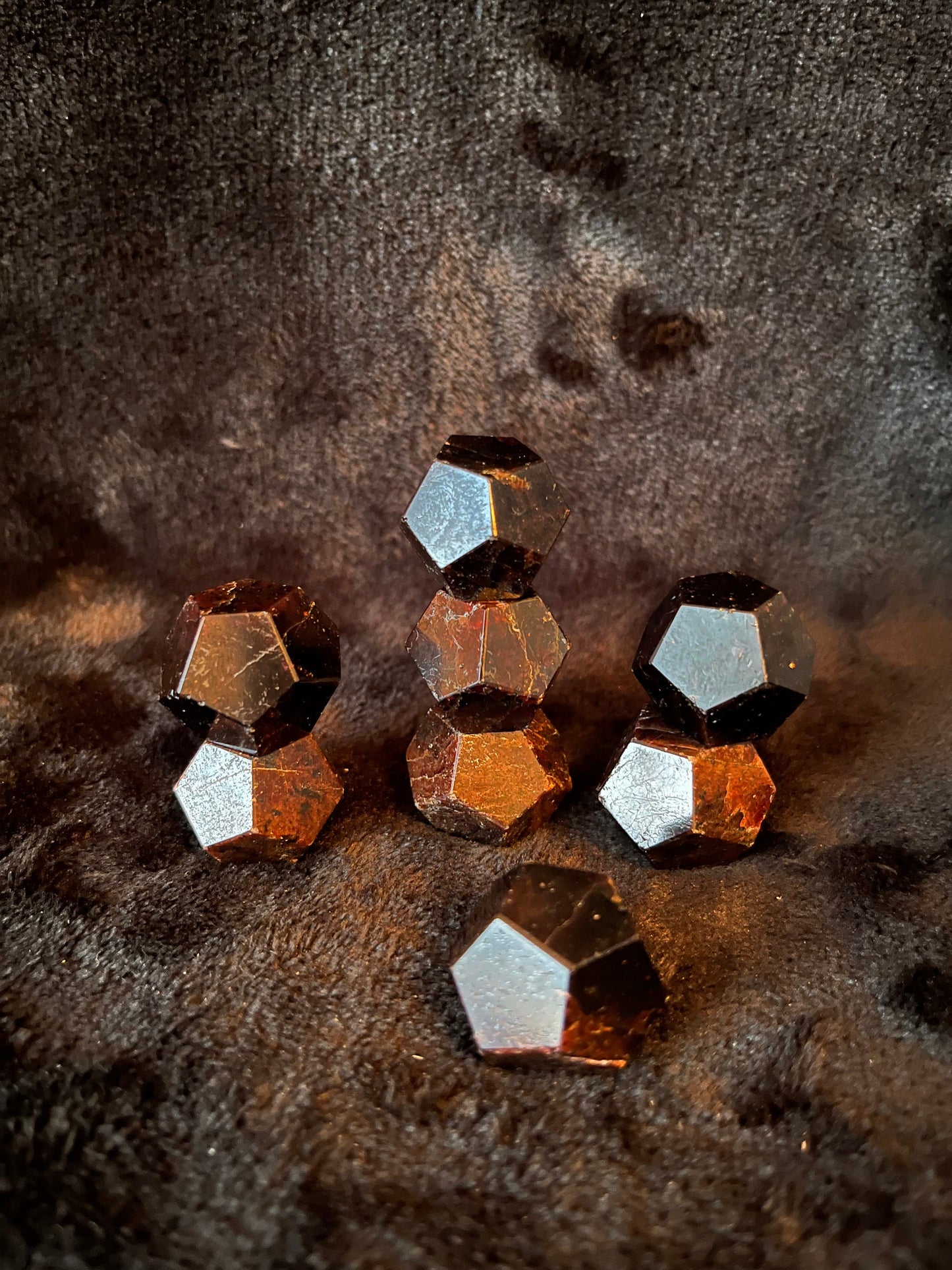 Garnet Dodecahedron (Approx. 20-23mm) 1472