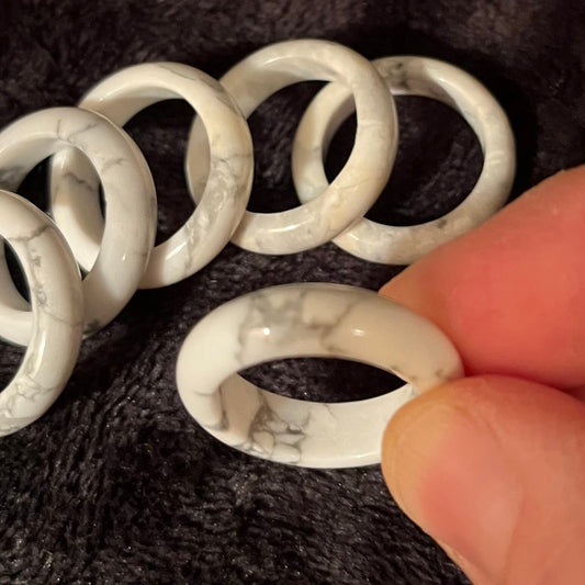 White Howlite Ring Size 8  RNG-0079