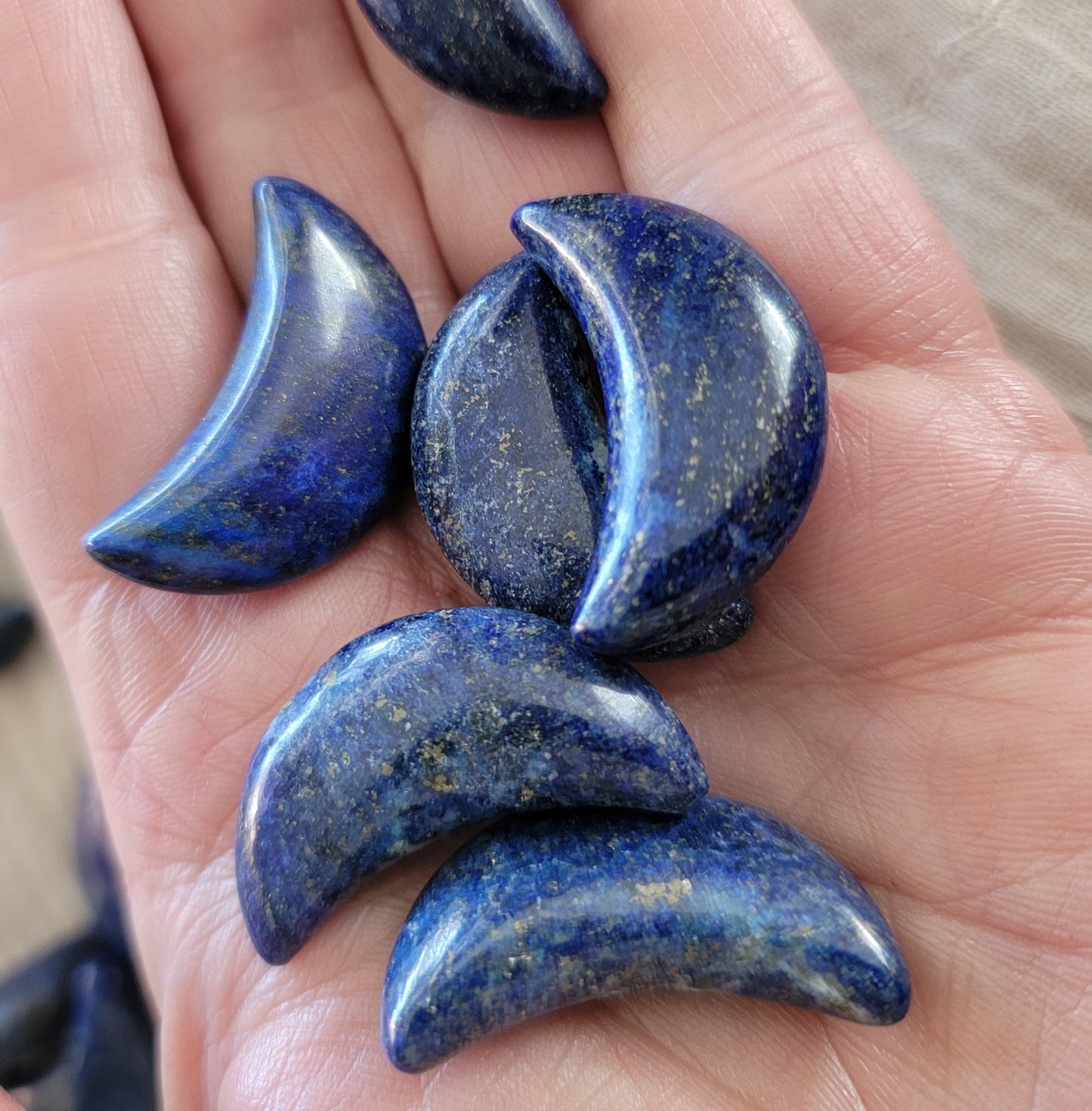 Lapis Lazuli Carved Moon (Approx. 1 1/8" Long) 0107