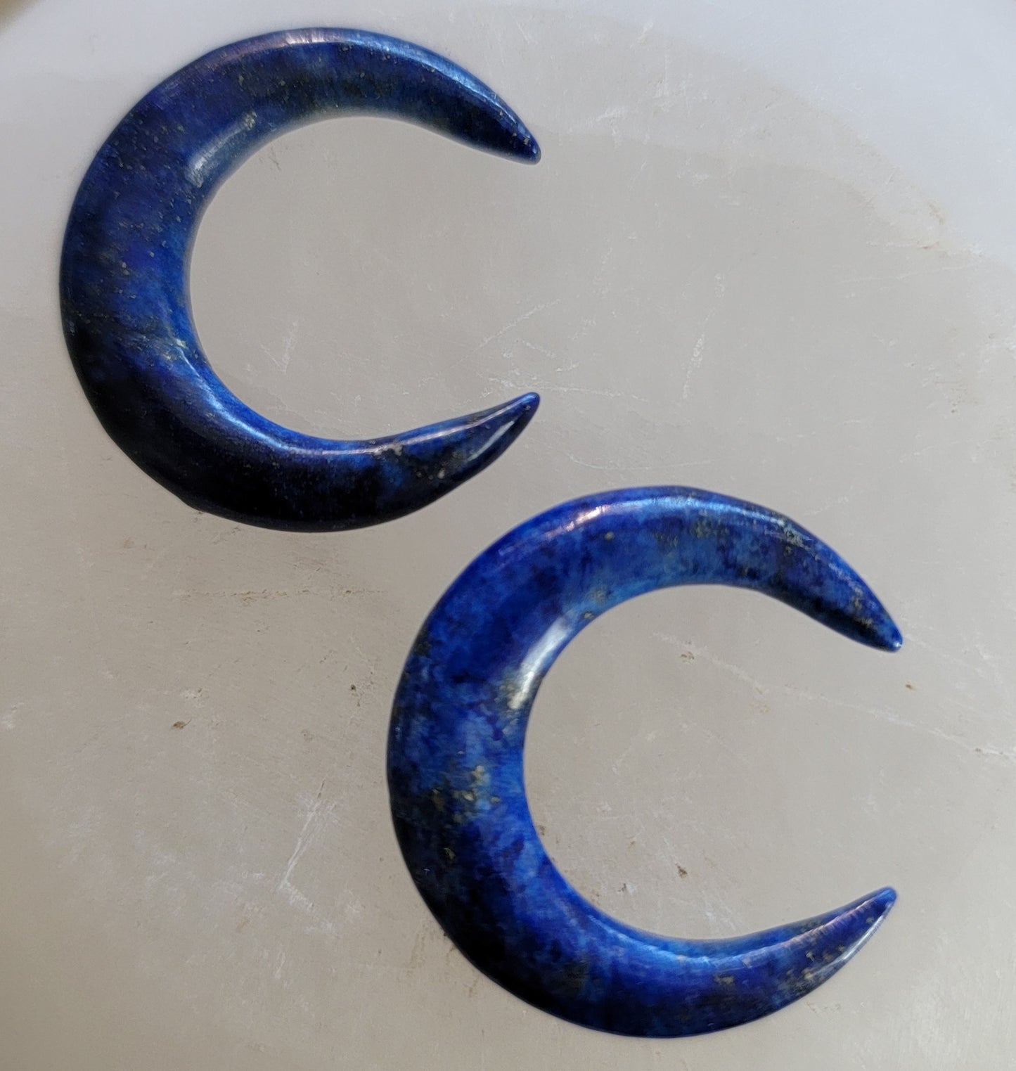 Lapis Lazuli Carved Moon (Approx. 1 1/8" Long) 0050