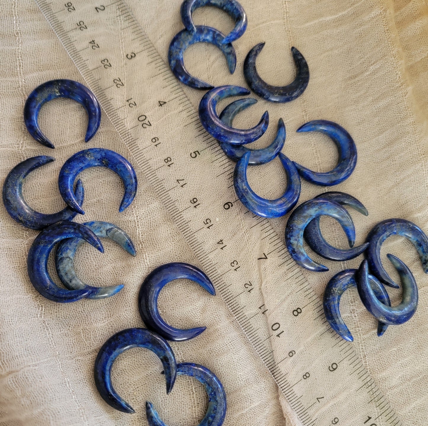 Lapis Lazuli Carved Moon (Approx. 1 1/8" Long) 0050