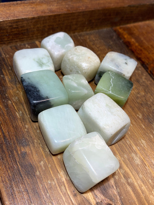 Jade Cube Polished    BIN-0307