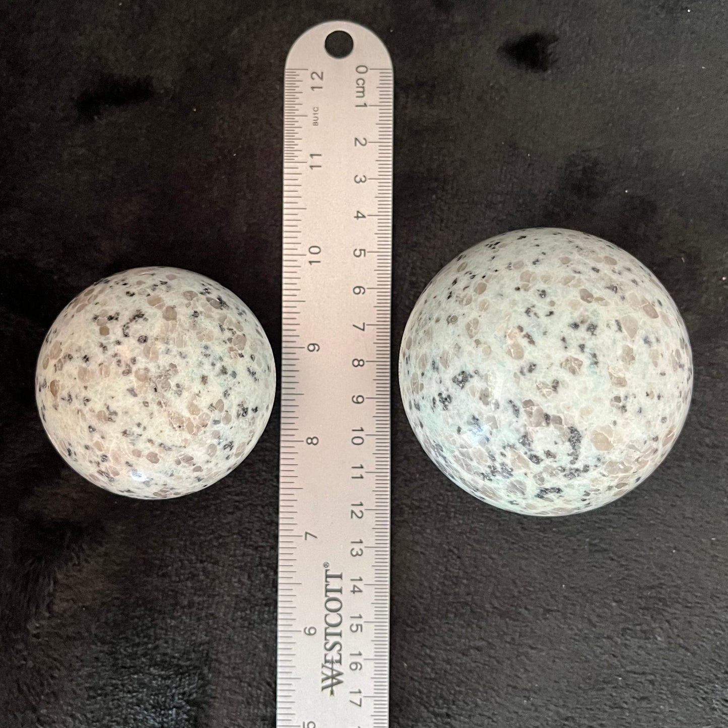 Kiwi Stone Spheres (Approx. 55-65mm) WB-0006