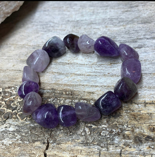 Chunky pebble bracelet featuring amethyst stones, showcasing a harmonious blend of various purple hues, creating a bold and stylish accessory with natural charm."