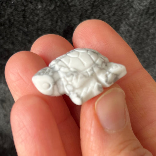 Howlite Carved Sea Turtle (Approx. 1”) 0214