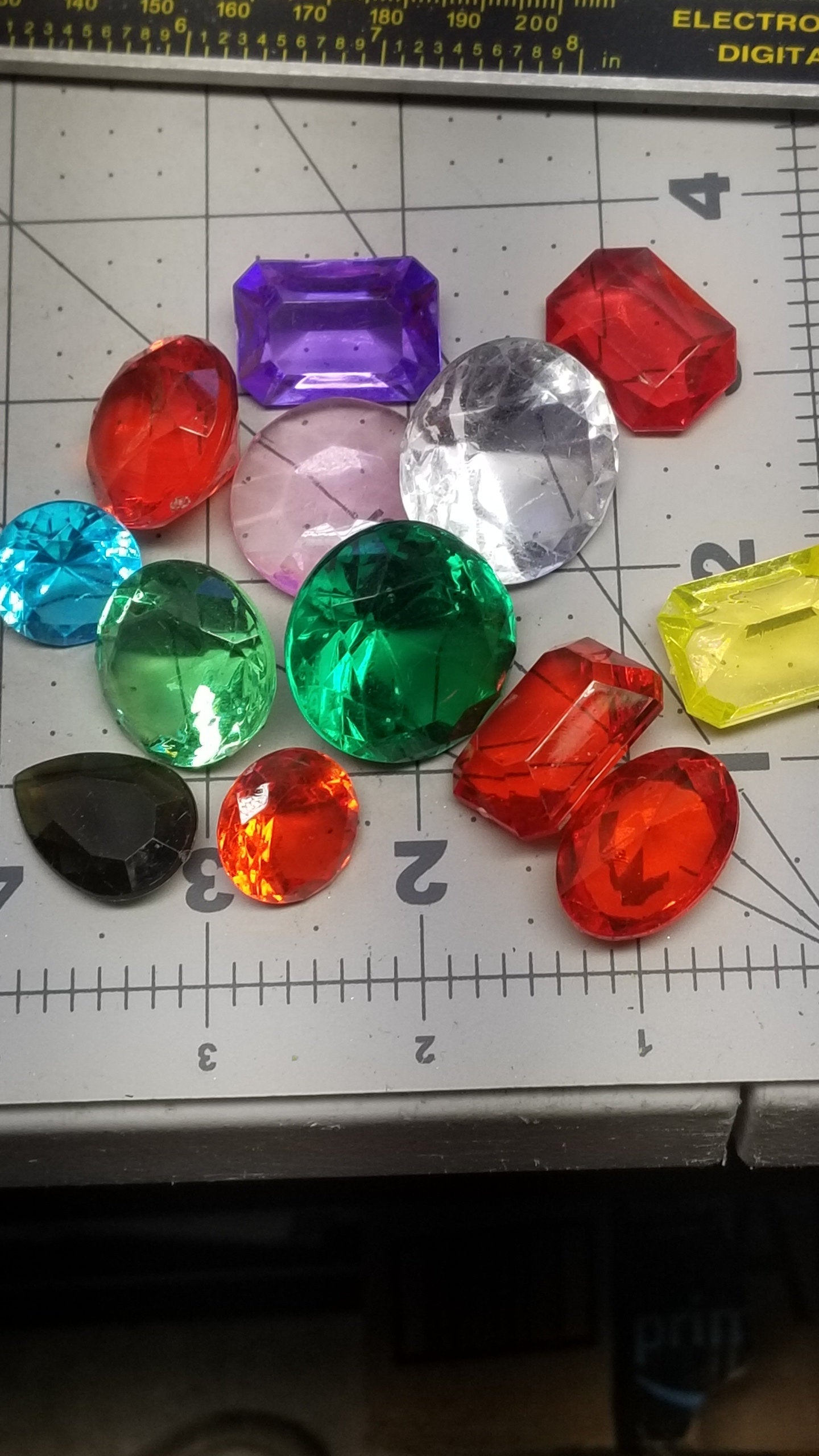 Surprise jewel from Assorted Mix of acrylic faceted treasure, One piece (Approx 1" long) Wire Wrapping or Grid Supply 0038