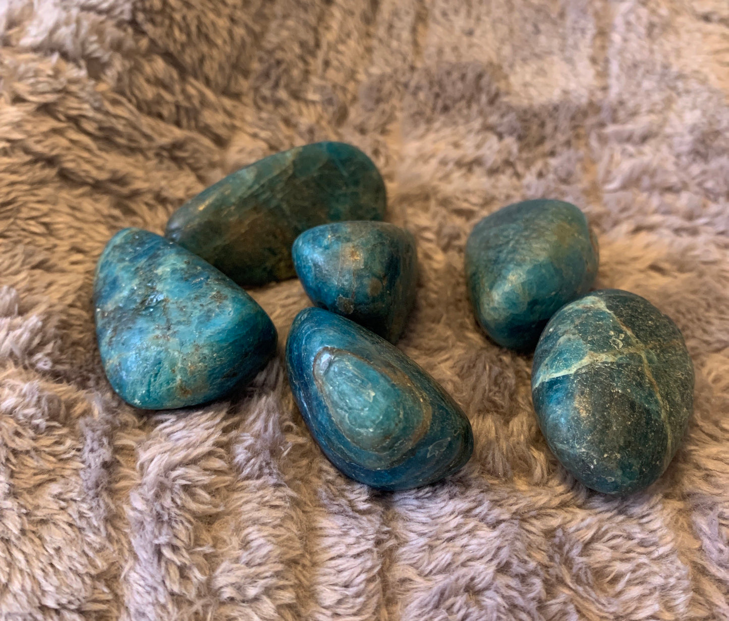 Apatite Tumbled Stone (Approx. 1 1/8" - 1 1/2") BIN-1290