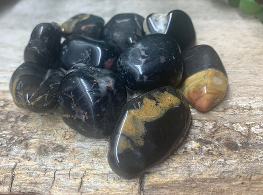 Black Onyx Tumbled Stone (Approx. 1" - 1 1/2") BIN-1387