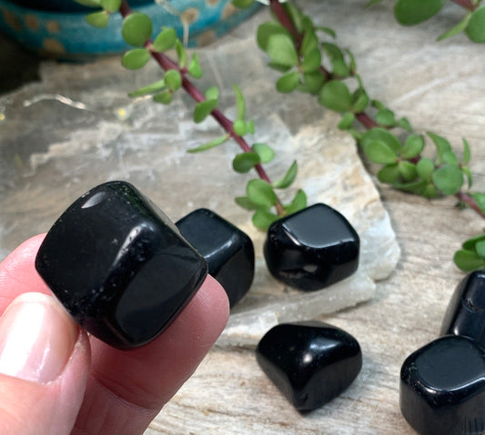 Black Obsidian Tumbled Stone (Approx. 5/8" - 3/4") BIN-1426