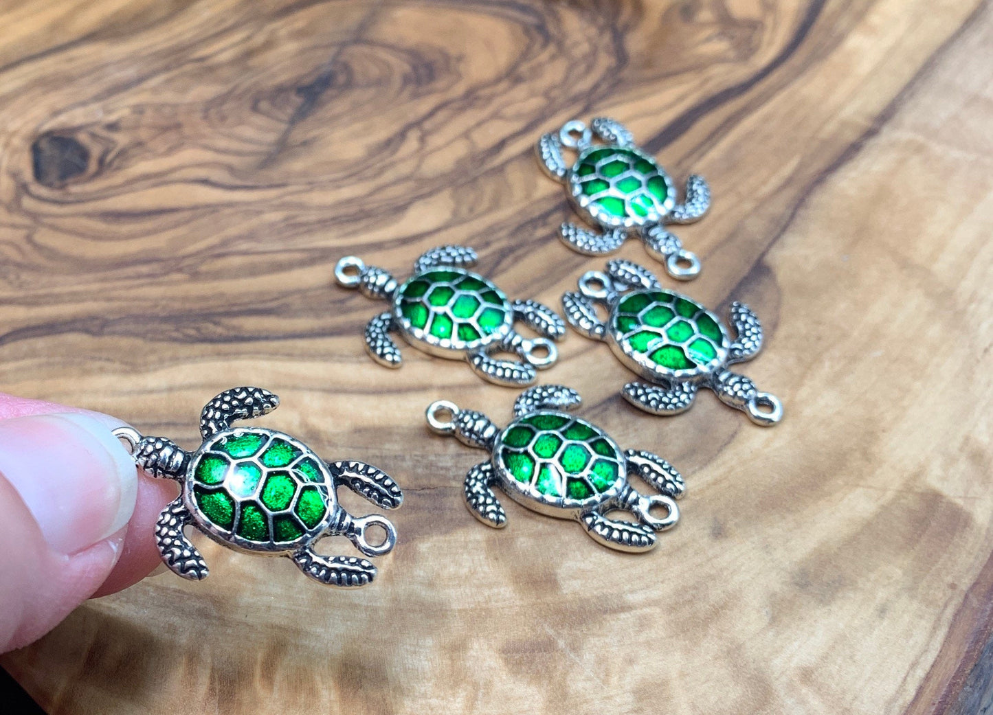 Green Linking Turtle Pendant Silver Alloy 0643