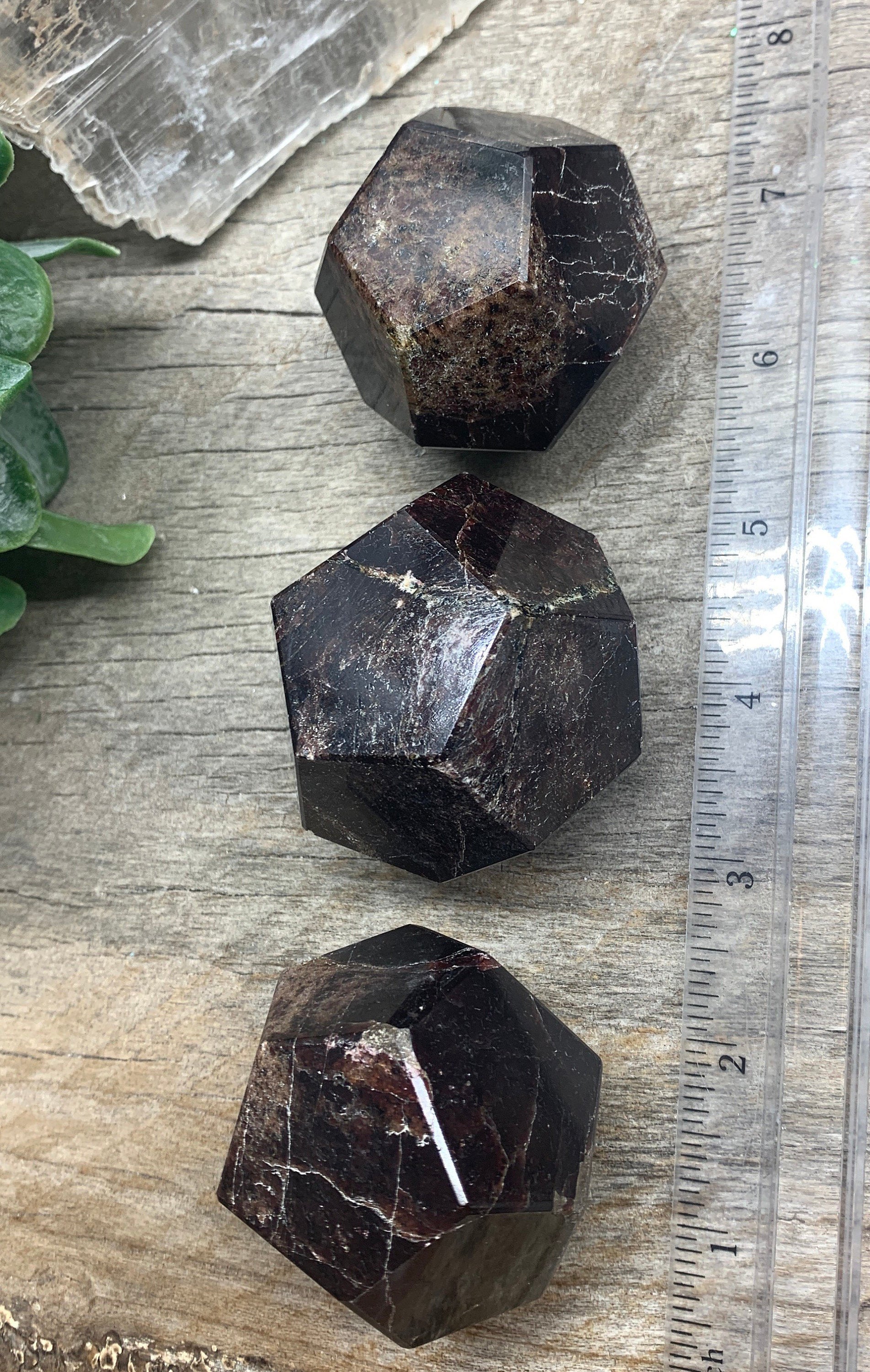 Garnet Dodecahedron (Approx. 50-55 mm) 1489 – Stone Path