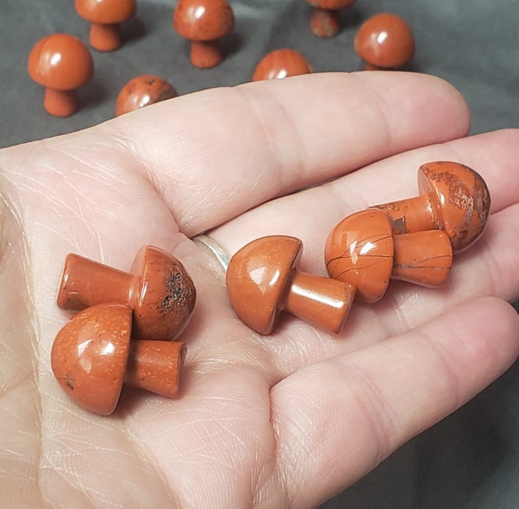 Red Jasper Mushroom (Approx. 5/8”x 3/4”) 0014