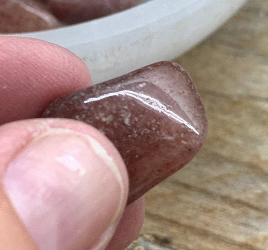 Strawberry Quartz Tumbled Stone 0717 (Approx. 5/8”- 1”)