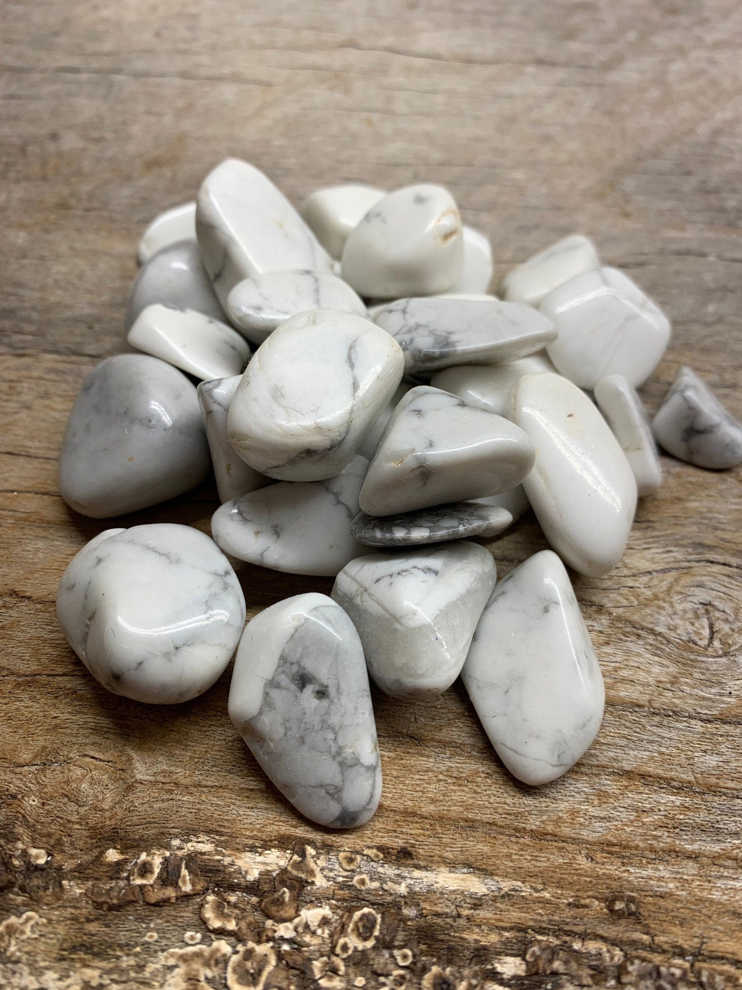 White Howlite Tumbled Stone BIN-1394 Natural (Approx. 1” - 1 5/8”)