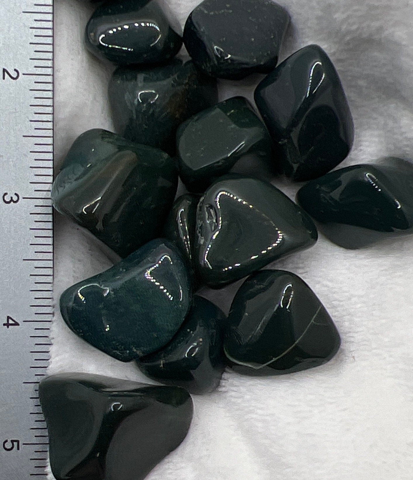 Bloodstone Tumbled Stone BIN-1360 (Approx. 3/4”- 1”)