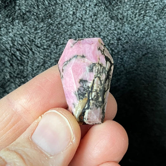 Rhodonite Coffin (Approx 1 3/8”) 0169