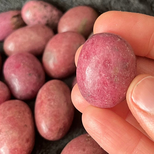 Rhodonite Tumbled Stone (Approx. 1 1/4” -1 1/2”) BIN-1512